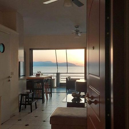 Loutraki Bay Apartment Bagian luar foto