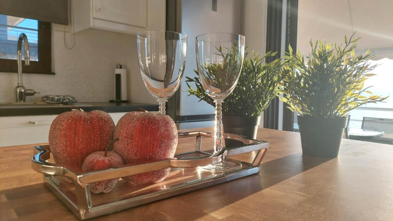 Loutraki Bay Apartment Bagian luar foto